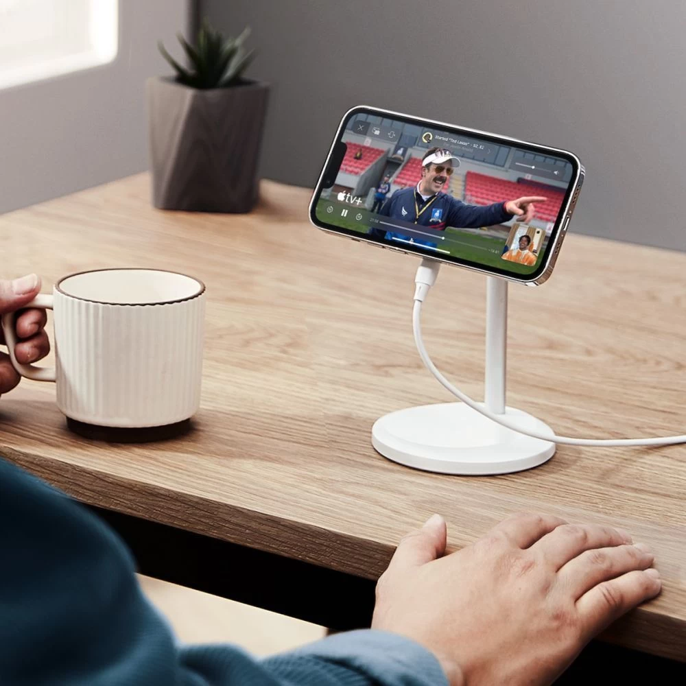 Bezvadu lādētājs  ESR HALOLOCK SHIFT MAGNETIC MAGSAFE WIRELESS CHARGER balts